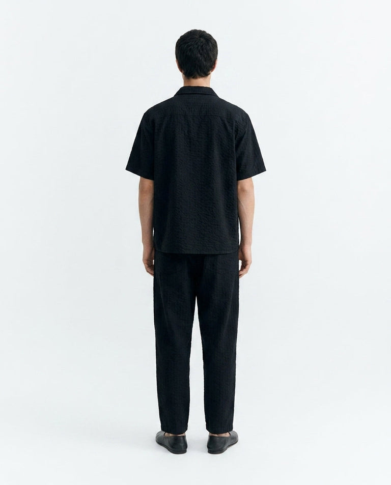 Camisa negra seersucker Tom sostenible-3.1