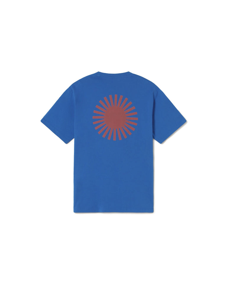 Camiseta azul sol espalda marrón sostenible - silueta 2