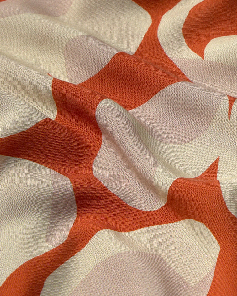 Blusa multicolor leaf light Ava sostenible-silueta-2