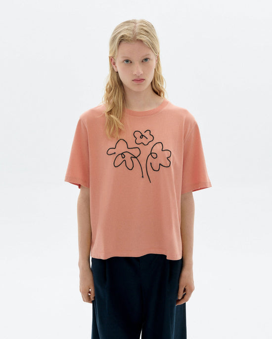 Camiseta rosa bordada a mano flower Lucia sostenible - 1
